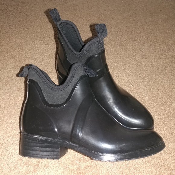 Nine West: DEVIN Black Shiny Rain Booties - Women's Size 9M - Picture 12 of 12